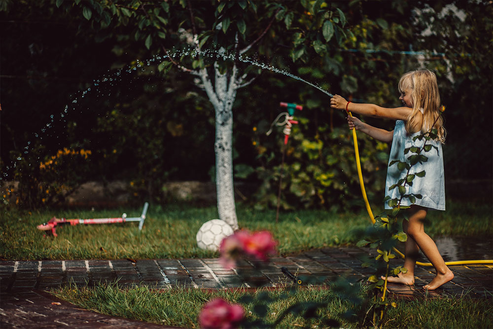 Gastar menos agua en el patio o jardín