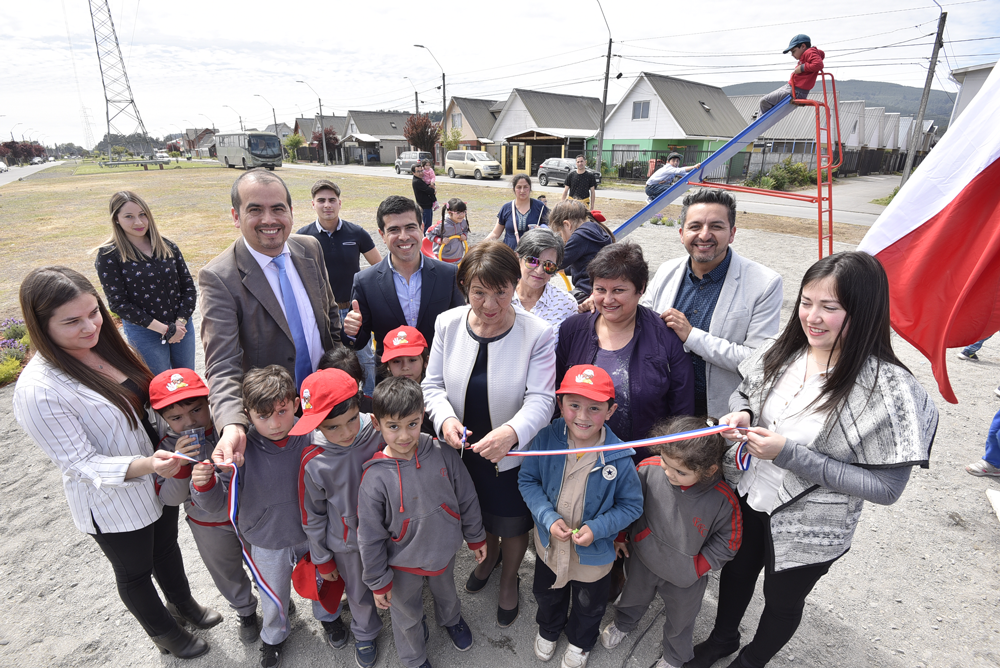 Inauguración de la plaza de juegos en Villa La Posada, Coronel